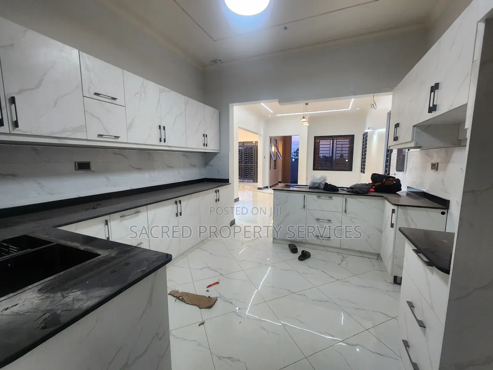 4bdrm Bungalow in Kira Mulawa Town for sale