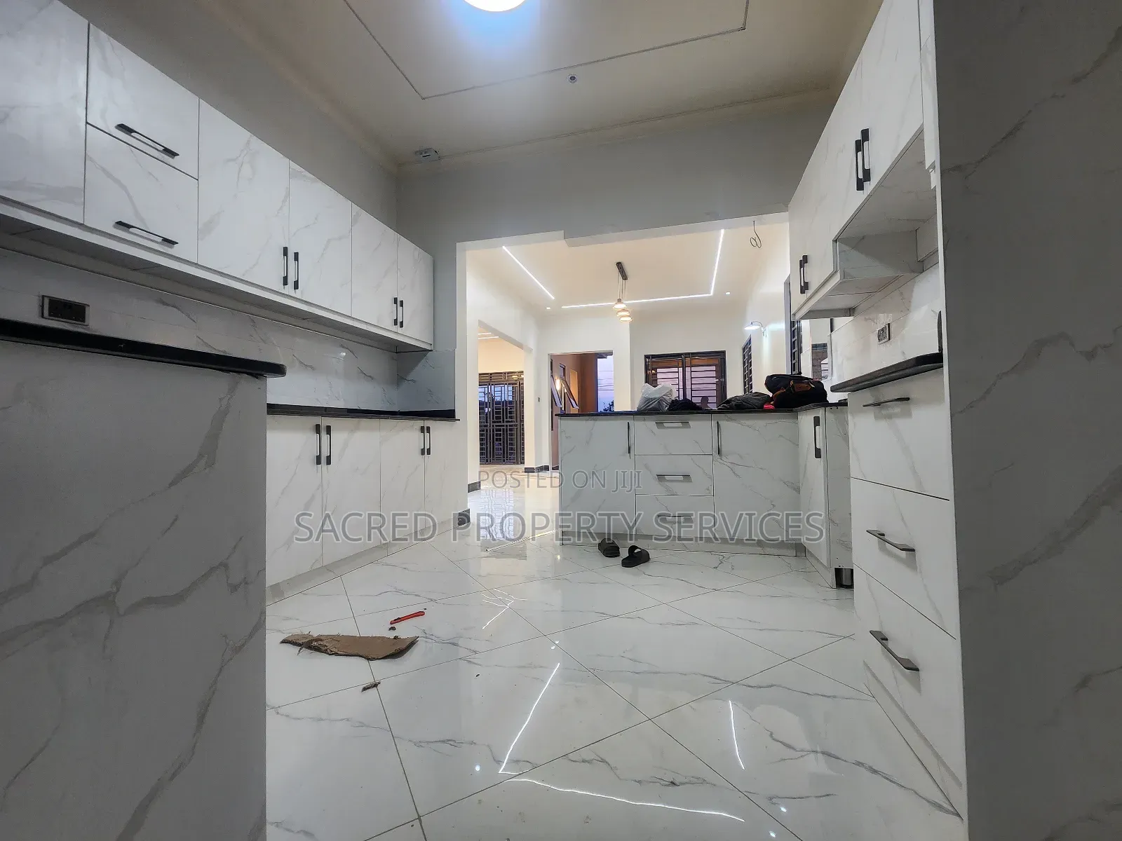 4bdrm Bungalow in Kira Mulawa Town for sale
