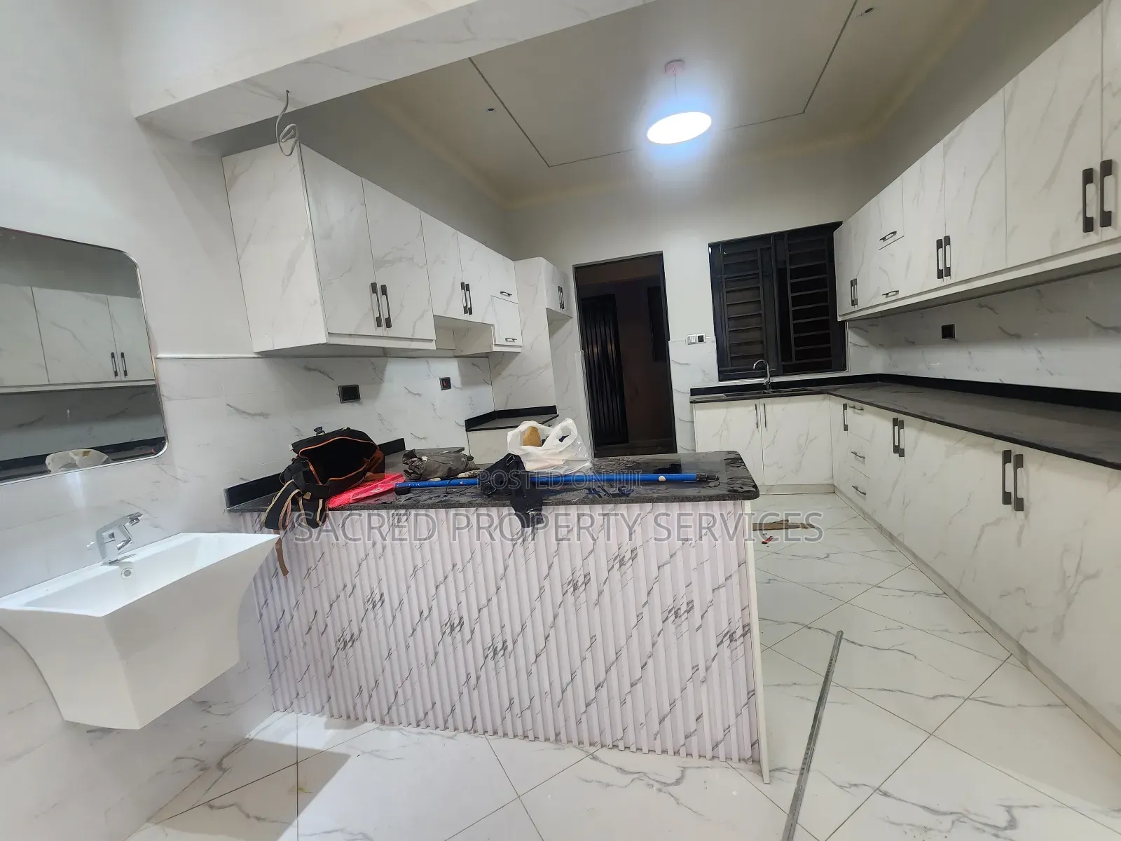 4bdrm Bungalow in Kira Mulawa Town for sale