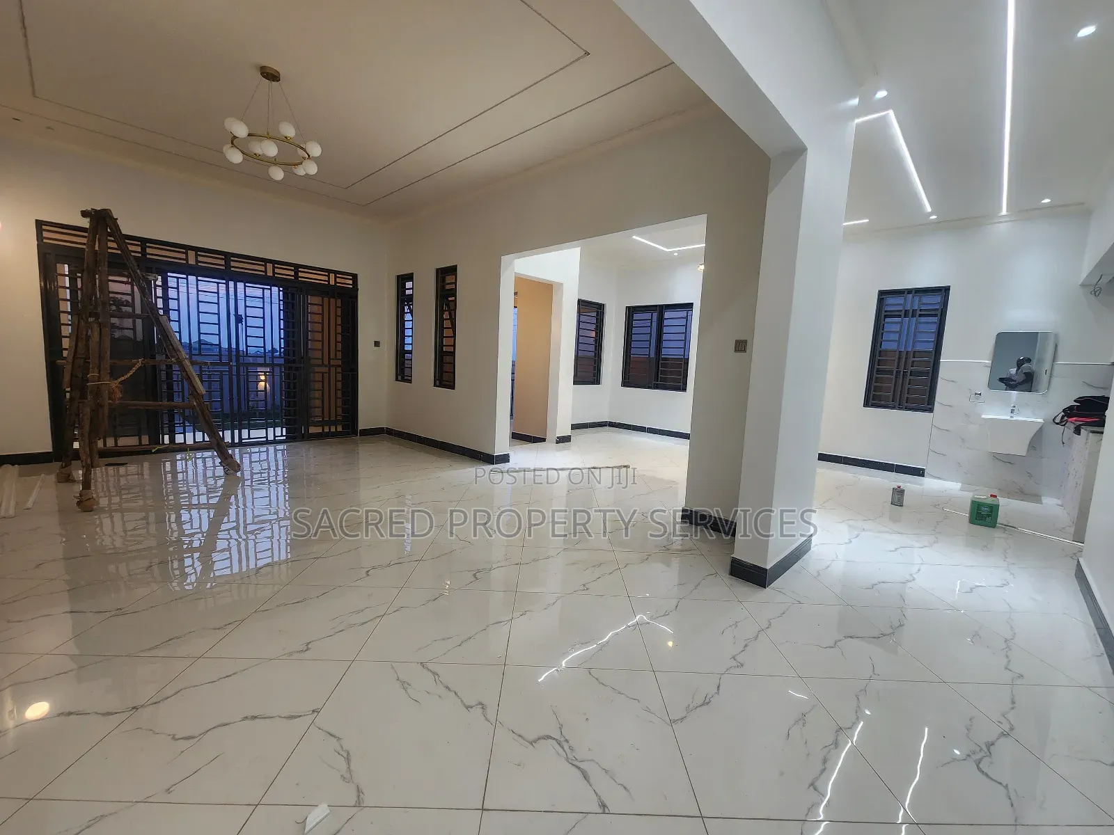 4bdrm Bungalow in Kira Mulawa Town for sale