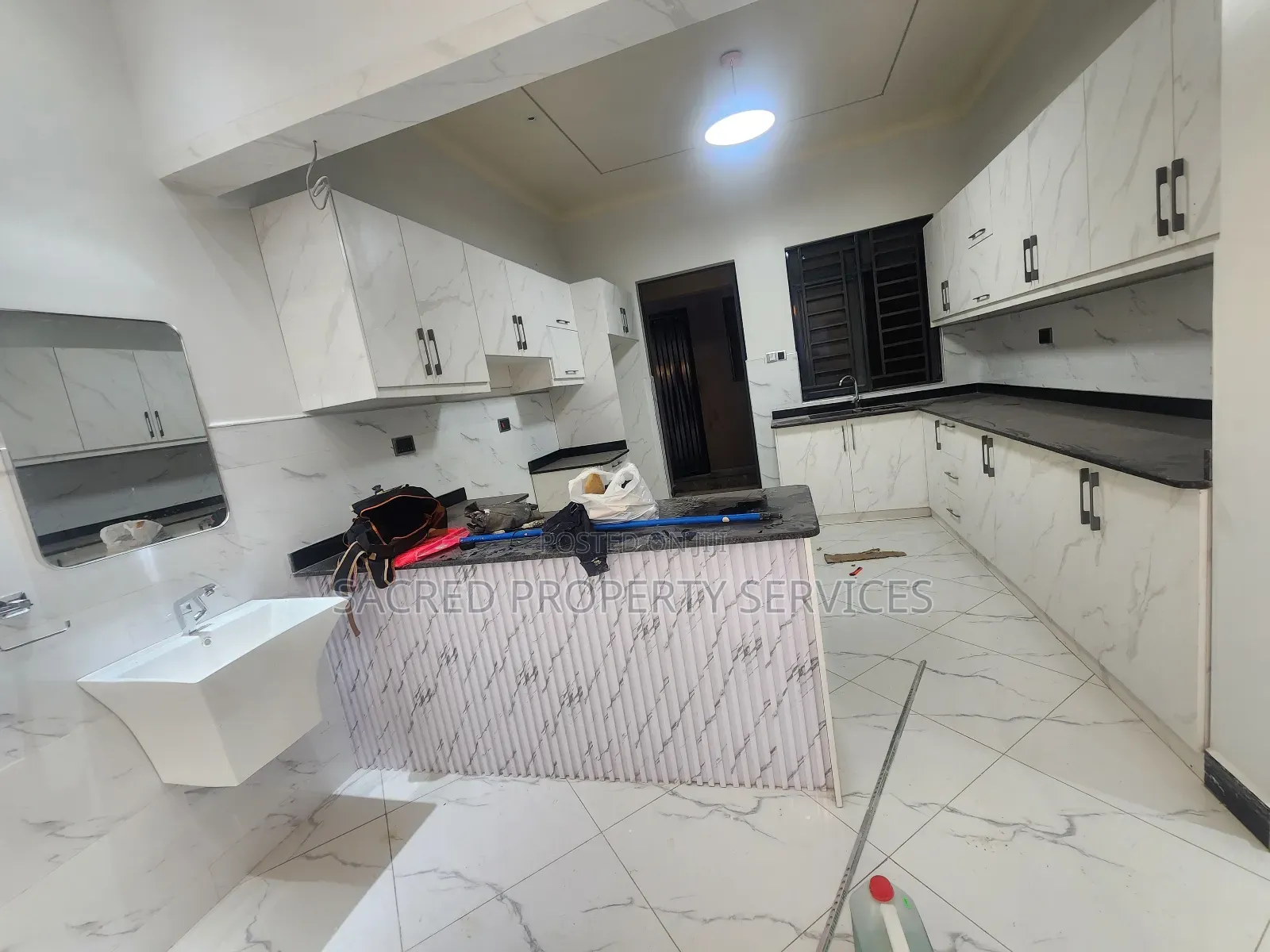 4bdrm Bungalow in Kira Mulawa Town for sale