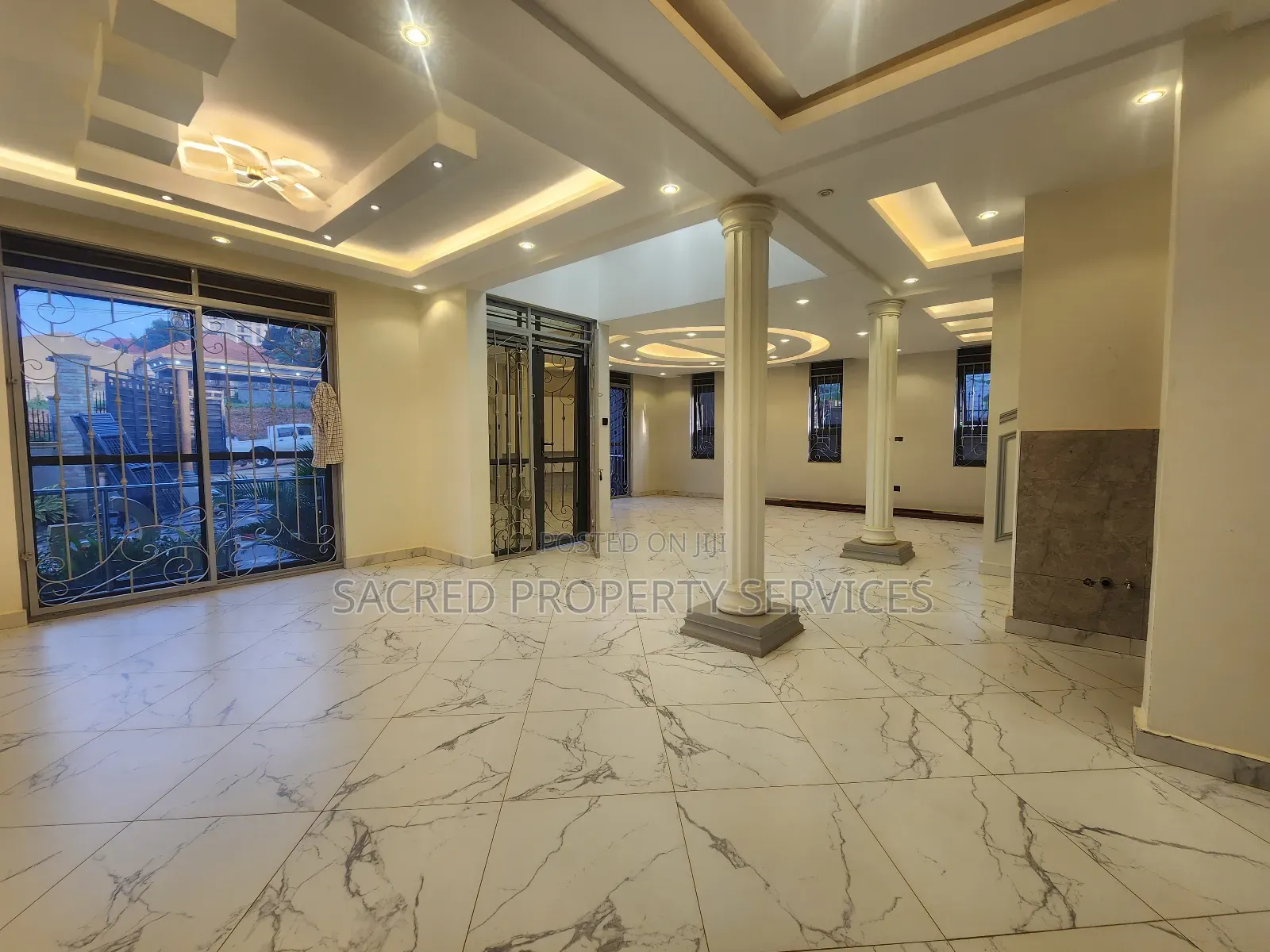 5bdrm Bungalow in Kira for sale