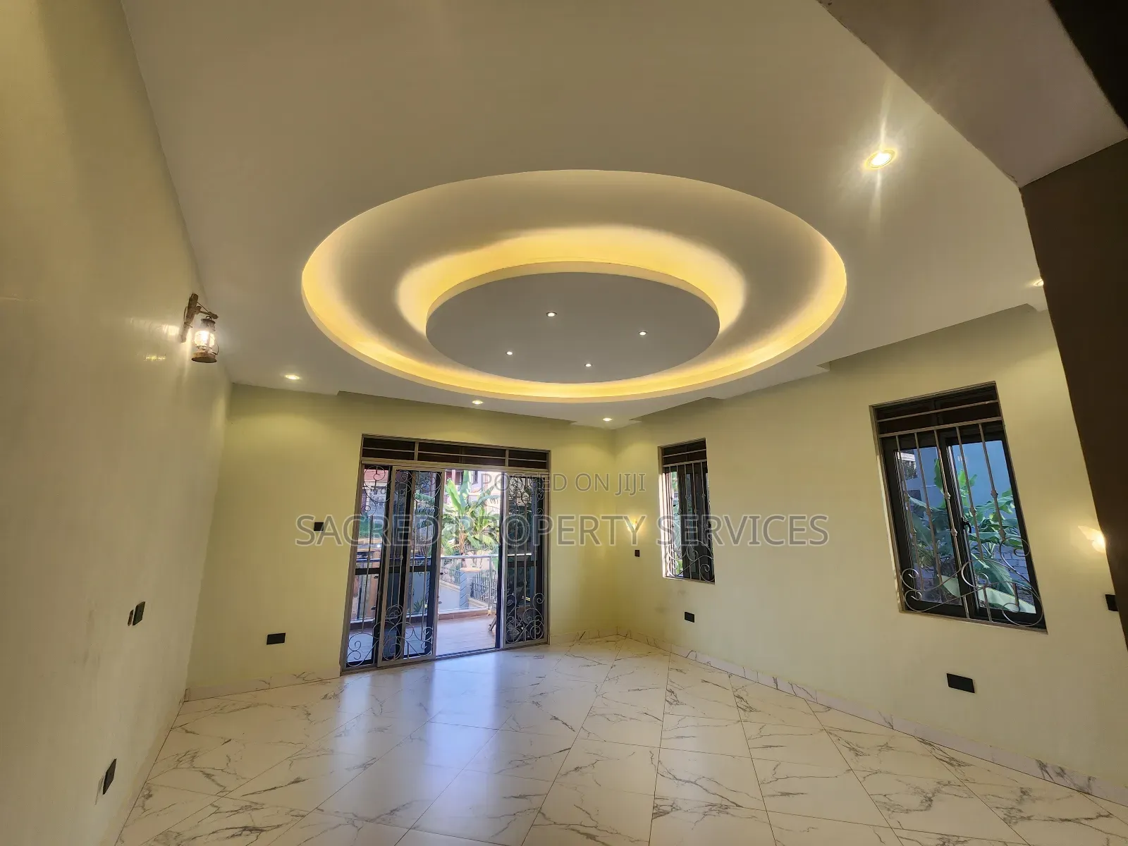 5bdrm Bungalow in Kira for sale