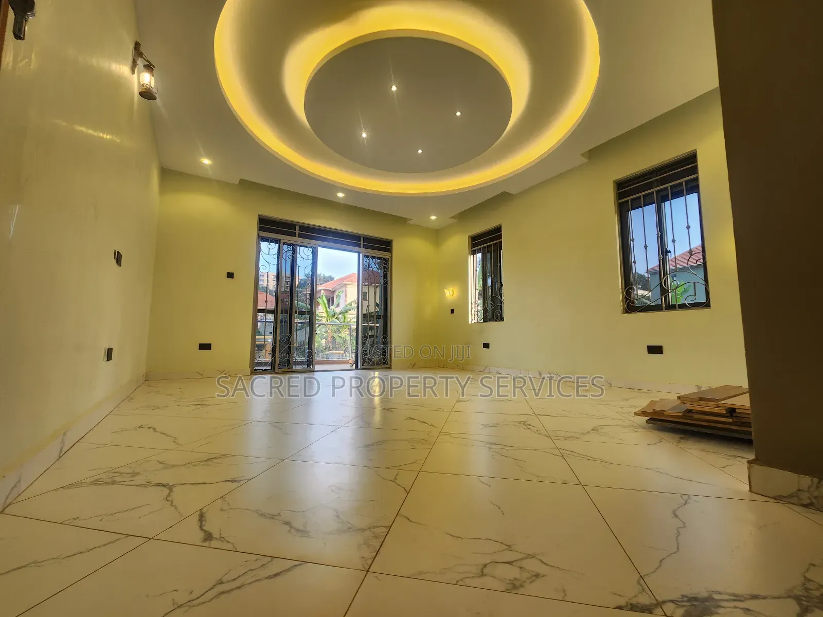 5bdrm Bungalow in Kira for sale