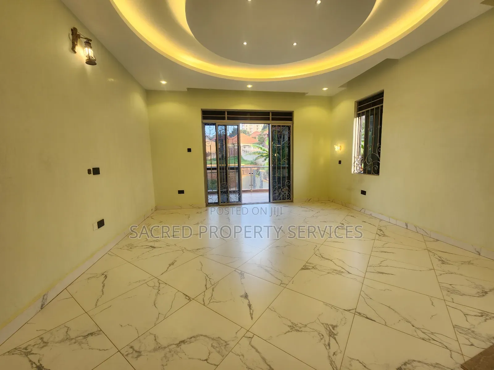 5bdrm Bungalow in Kira for sale