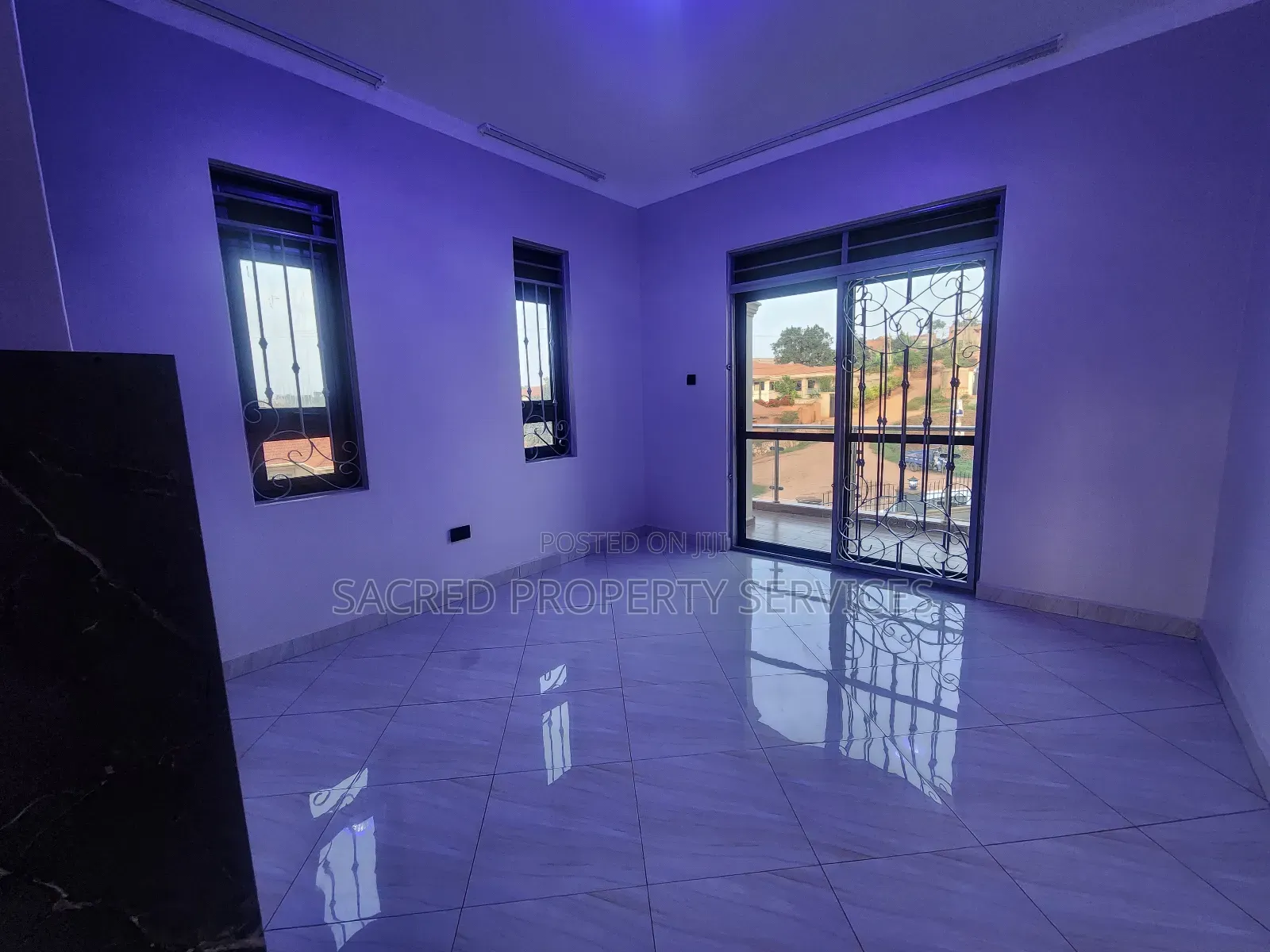 5bdrm Bungalow in Kira for sale