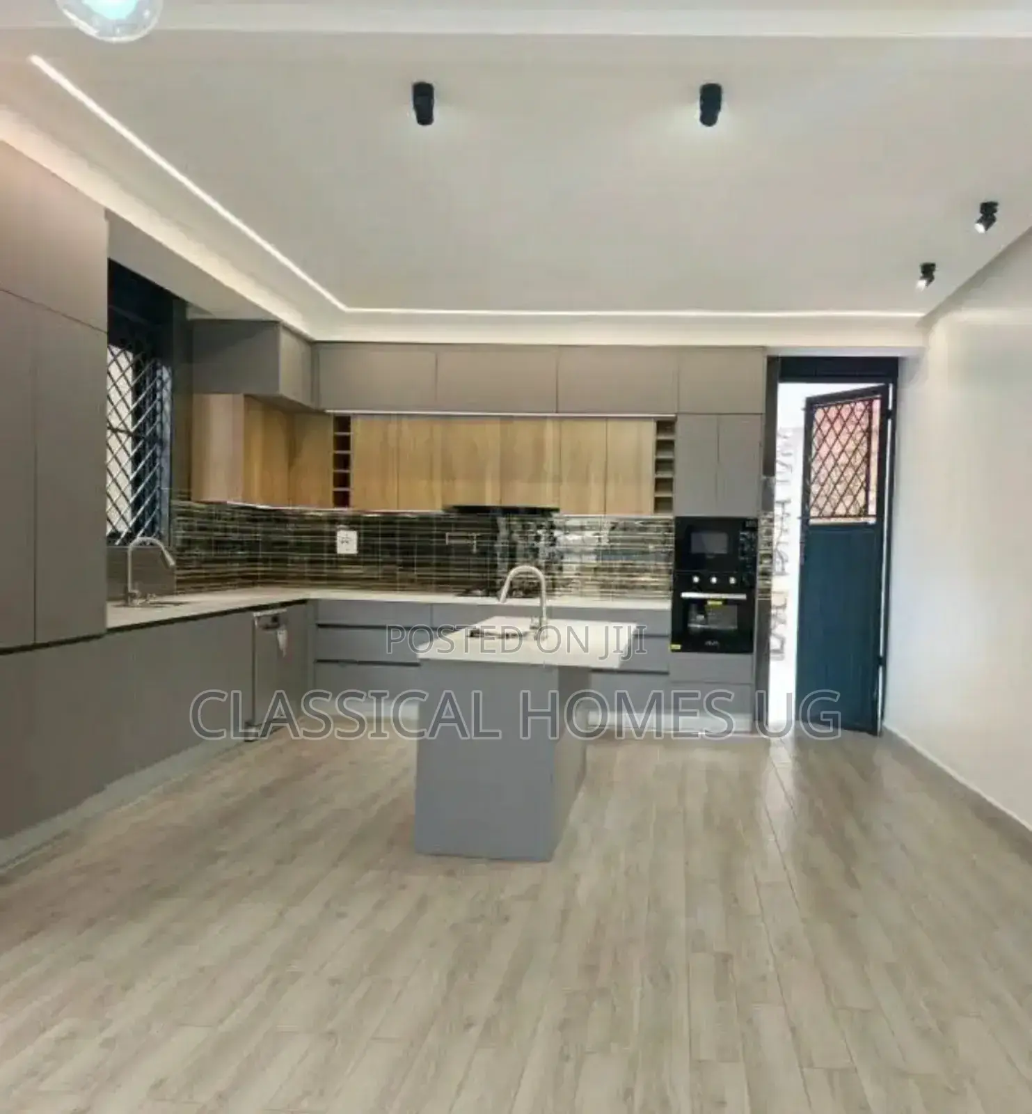 5bdrm Duplex in Akright Bwebajja, Central Division for rent