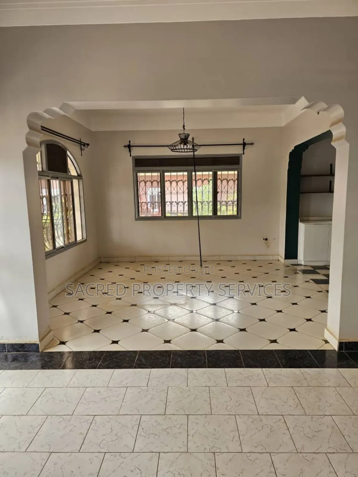 4bdrm House in Kira-Town for rent