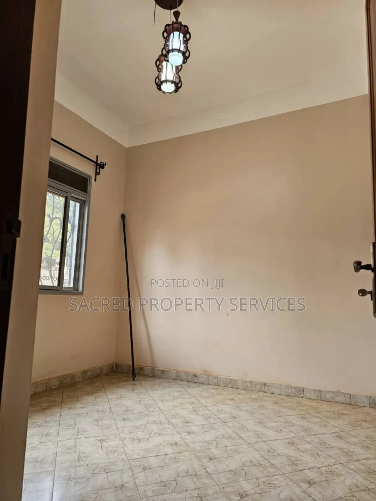 4bdrm House in Kira-Town for rent
