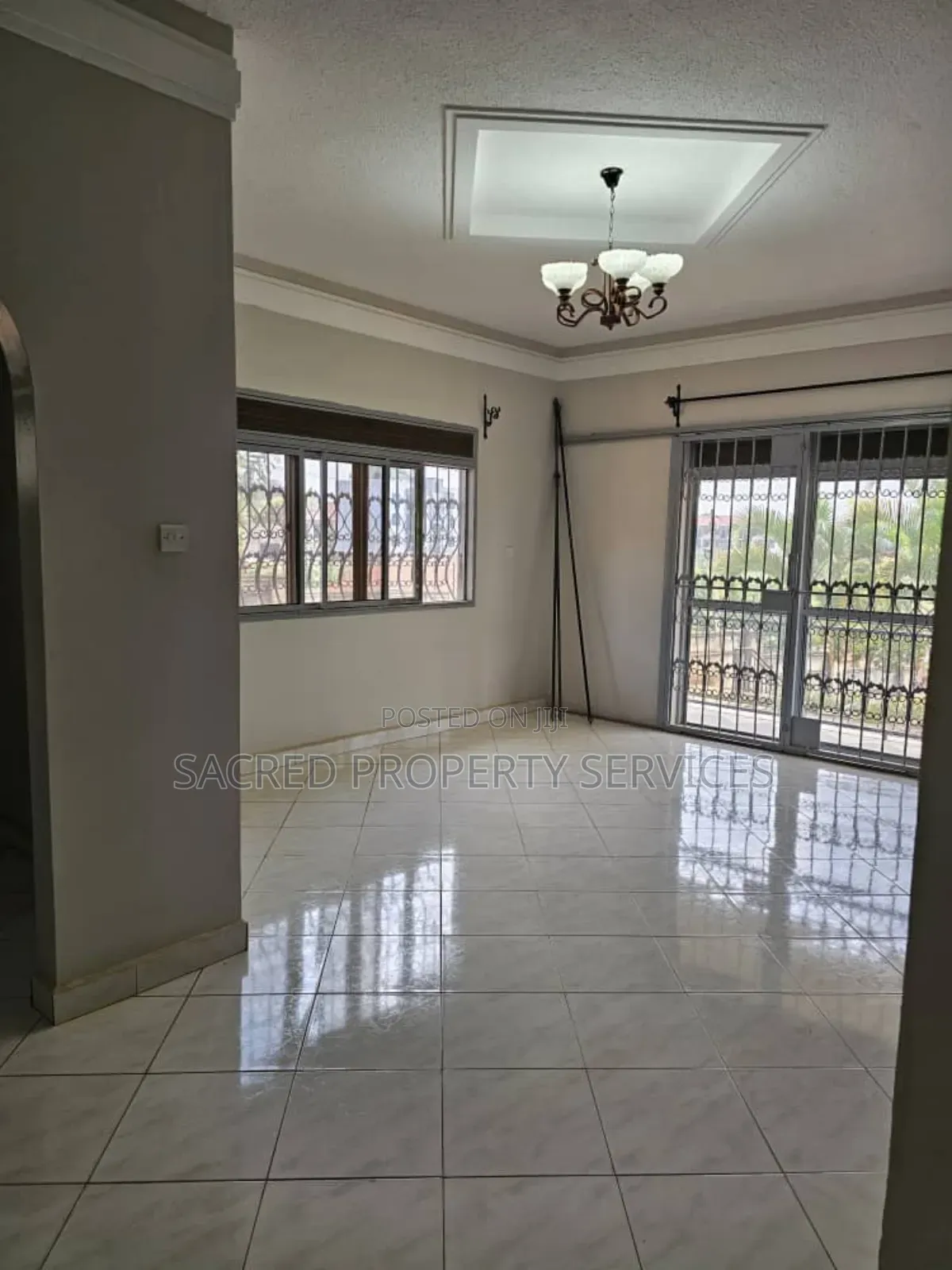 4bdrm House in Kira-Town for rent