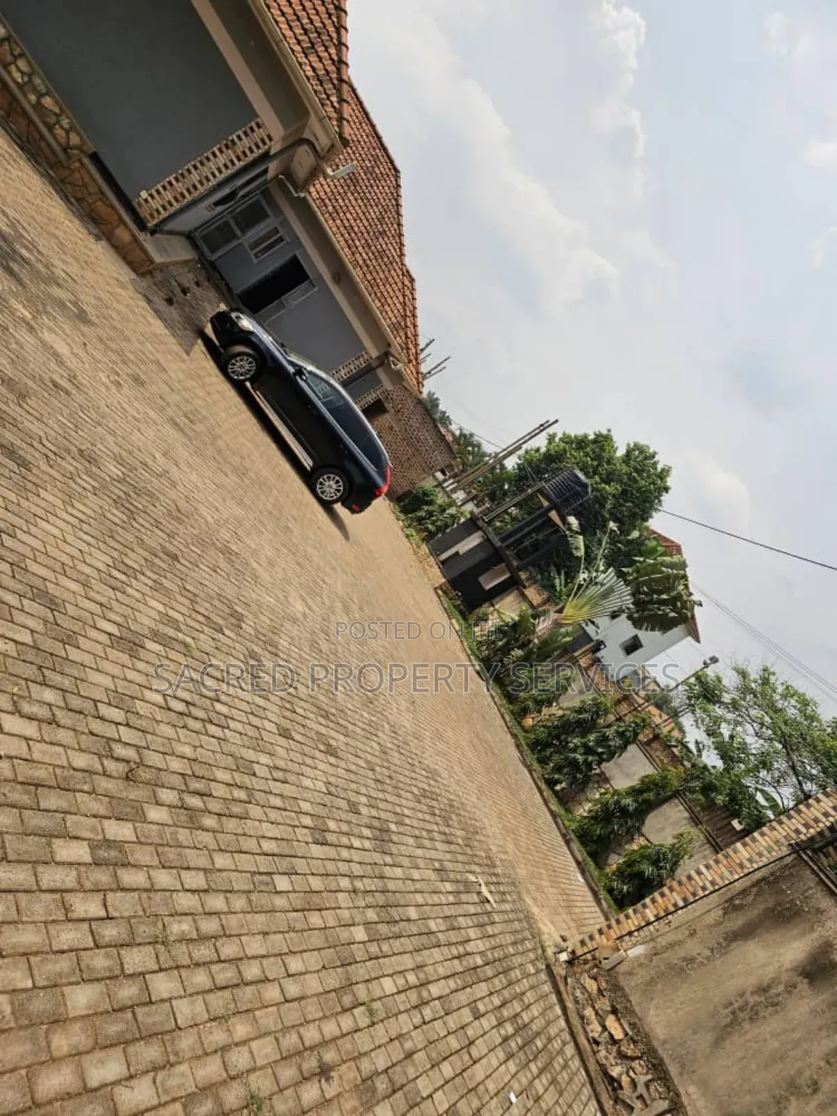 4bdrm House in Kira-Town for rent
