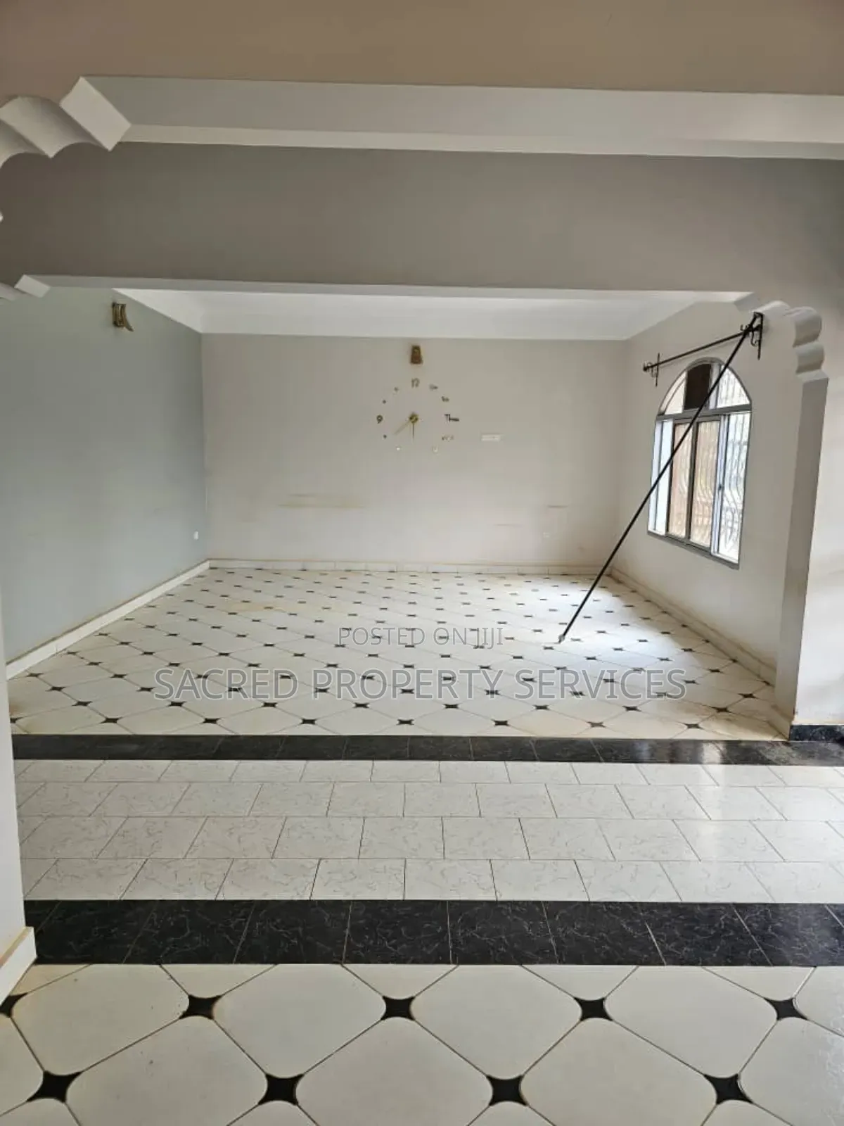 4bdrm House in Kira-Town for rent