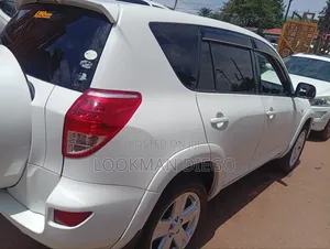 Toyota RAV4 2009 White