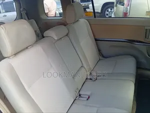 Toyota ISIS 2008 White