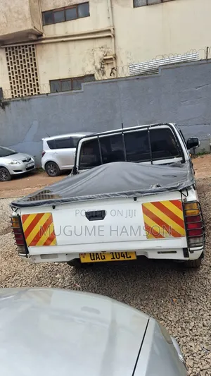 Nissan Pick-Up 1994 White