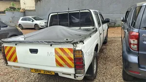 Nissan Pick-Up 1994 White