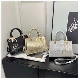 Fashionable Daily Commuting Bag