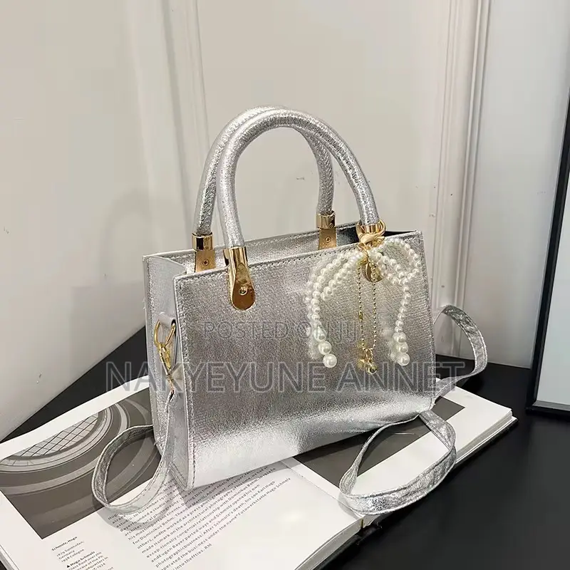 Fashionable Daily Commuting Bag