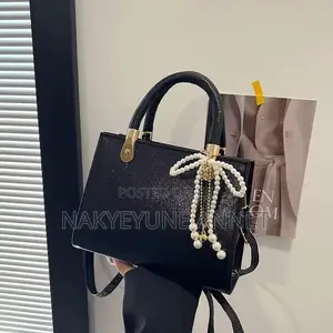 Fashionable Daily Commuting Bag