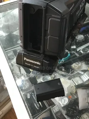 Panasonic Hc-Mdh2 Shoulder Mount Camcorder 20.4 Megapixels
