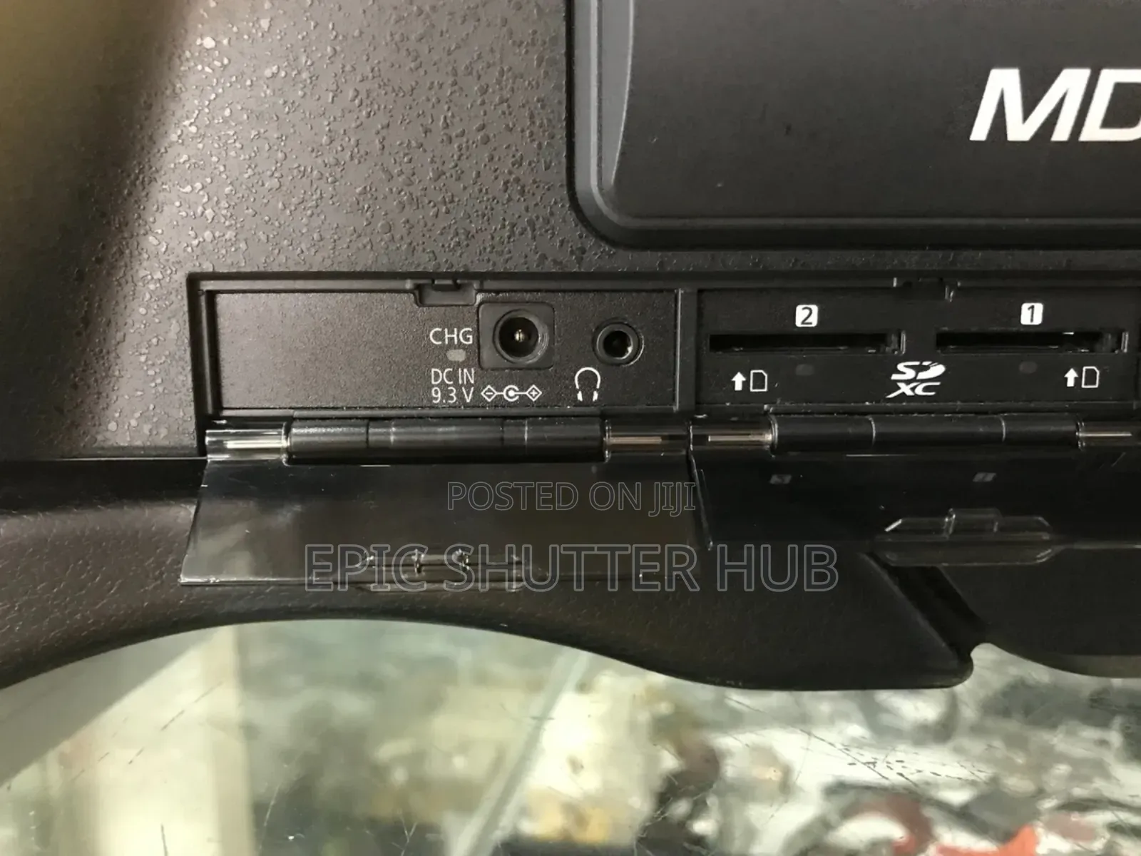 Panasonic Hc-Mdh2 Shoulder Mount Camcorder 20.4 Megapixels