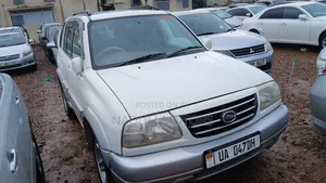 Suzuki Escudo 2004 White