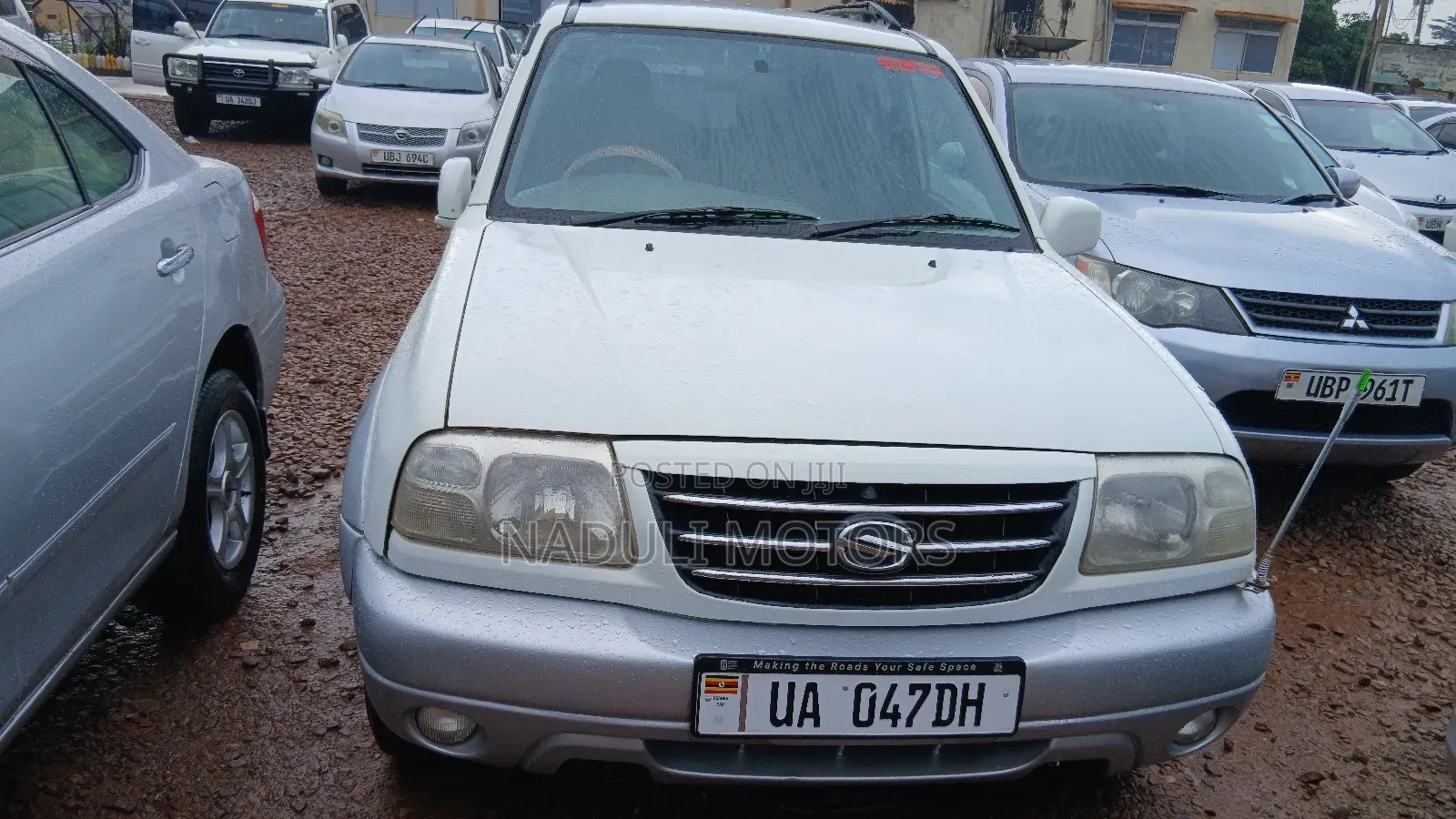 Suzuki Escudo 2004 White