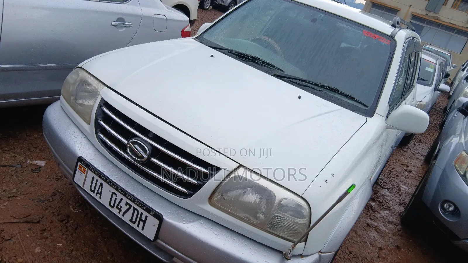 Suzuki Escudo 2004 White