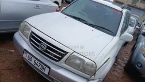 Suzuki Escudo 2004 White