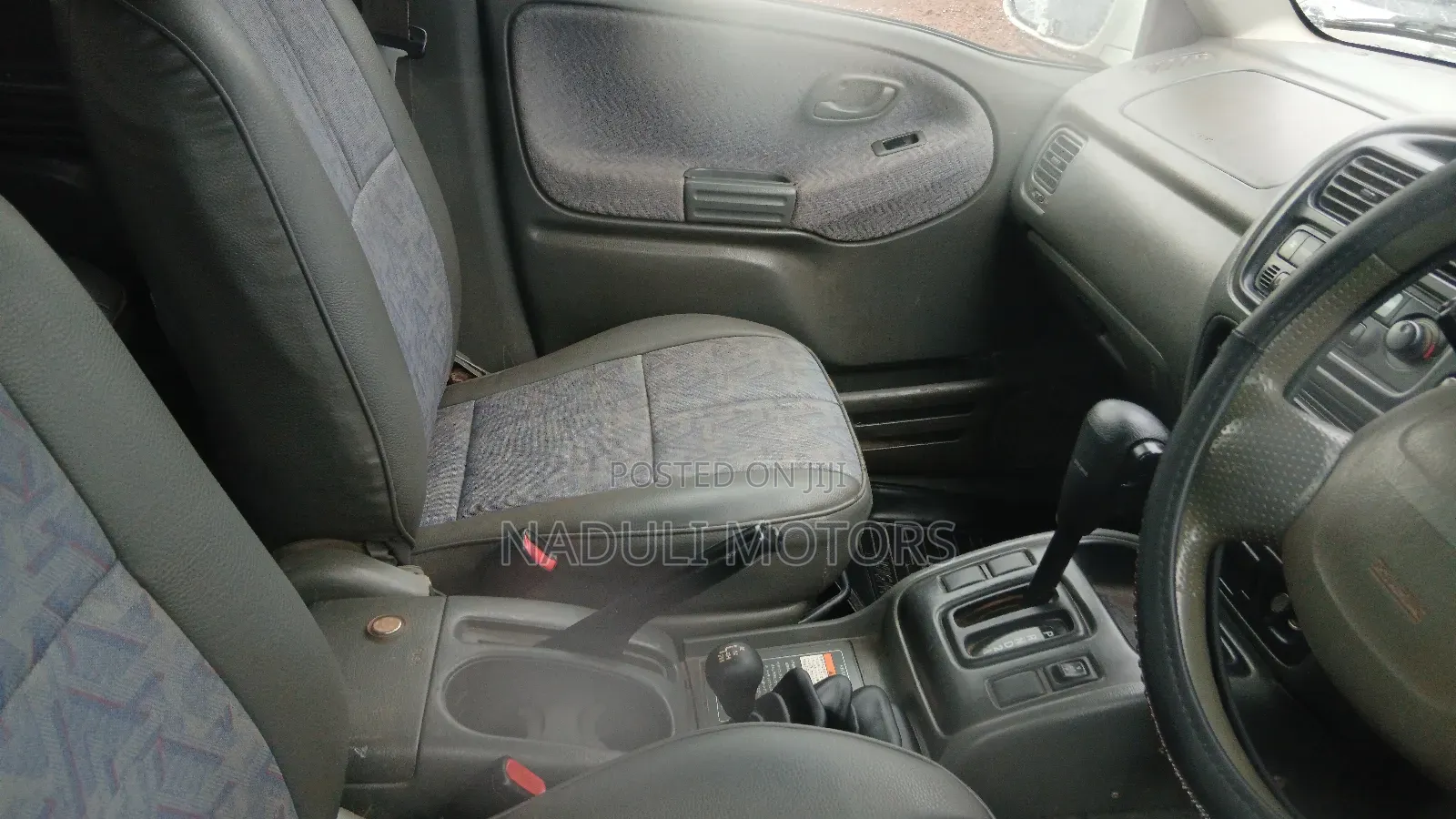 Suzuki Escudo 2004 White