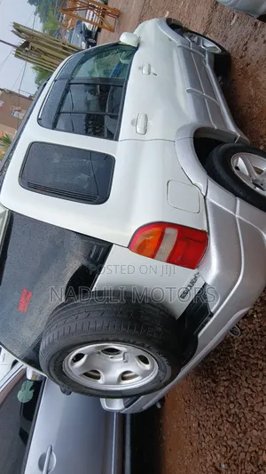 Suzuki Escudo 2004 White