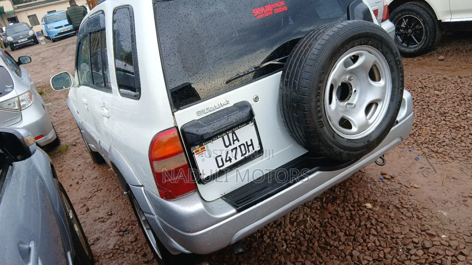 Suzuki Escudo 2004 White