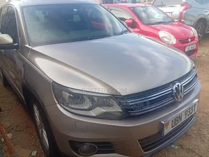 Volkswagen Tiguan R-Line 4dr SUV (2.0L 4cyl Turbo 6A) 2014 Brown