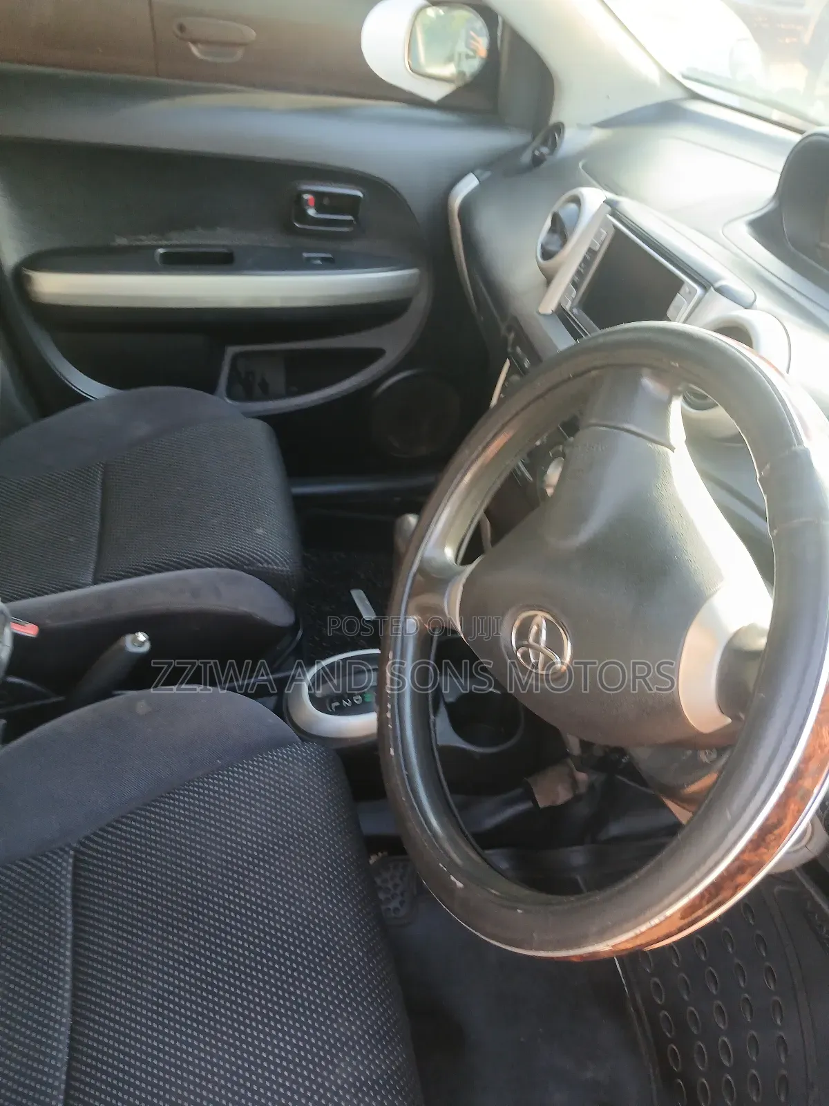 Toyota IST 2008 Silver