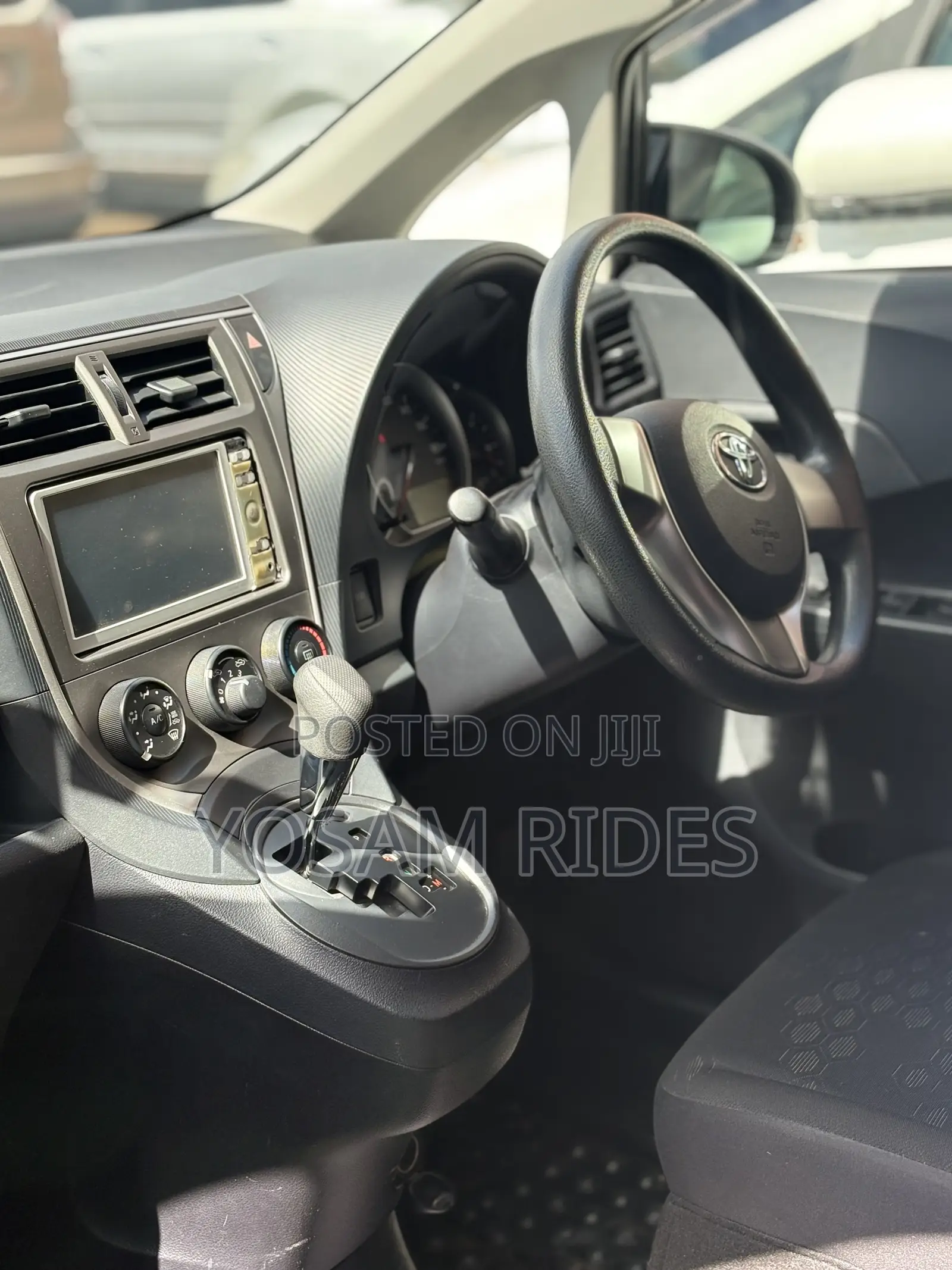Toyota Ractis 1.5 FWD 2015 White