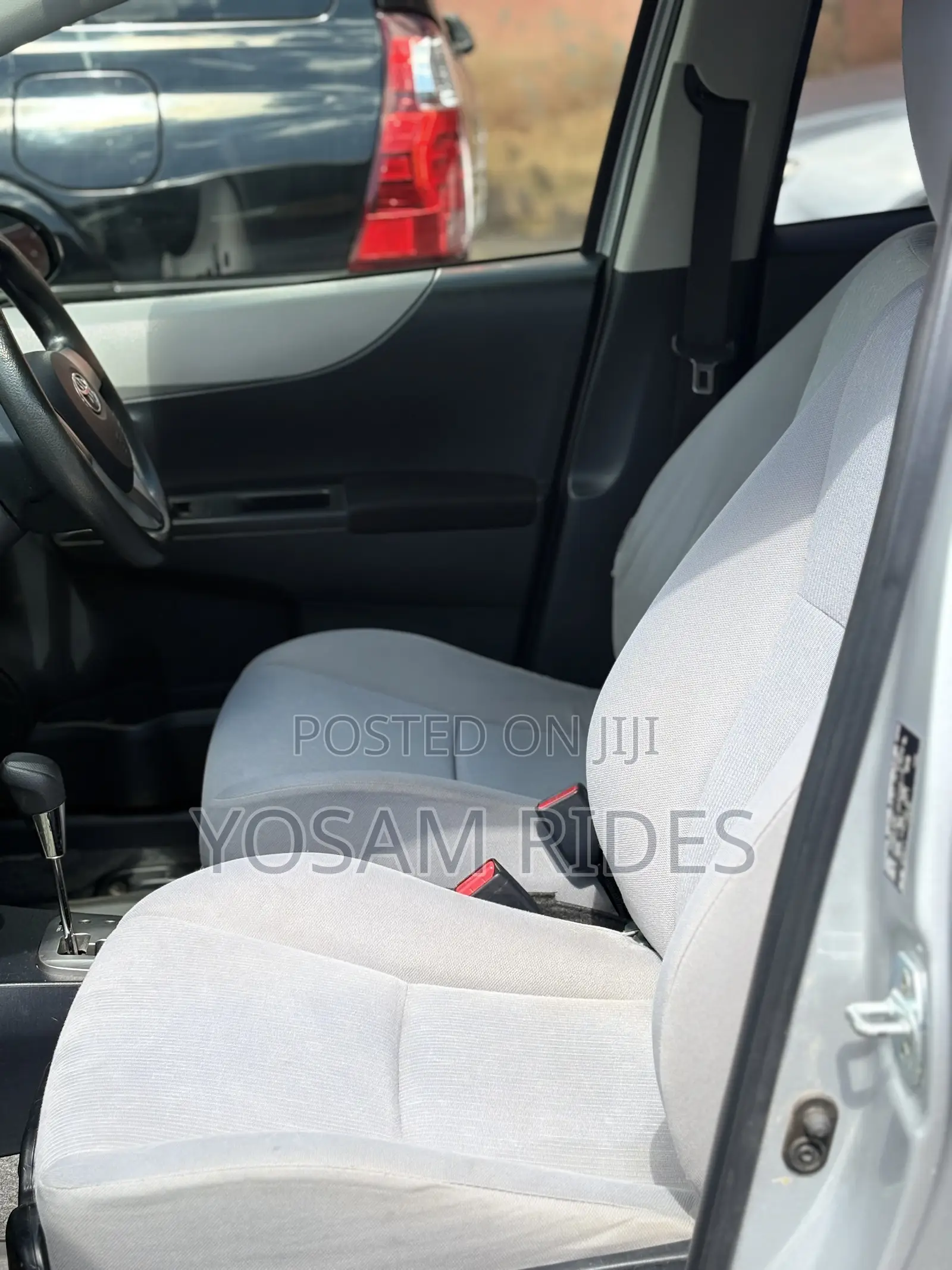 Toyota Vitz 1.5 FWD 5dr 2015 Silver