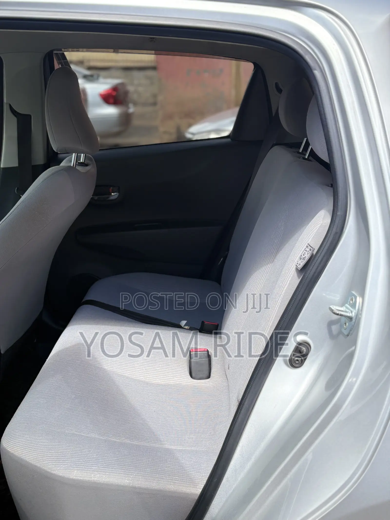 Toyota Vitz 1.5 FWD 5dr 2015 Silver