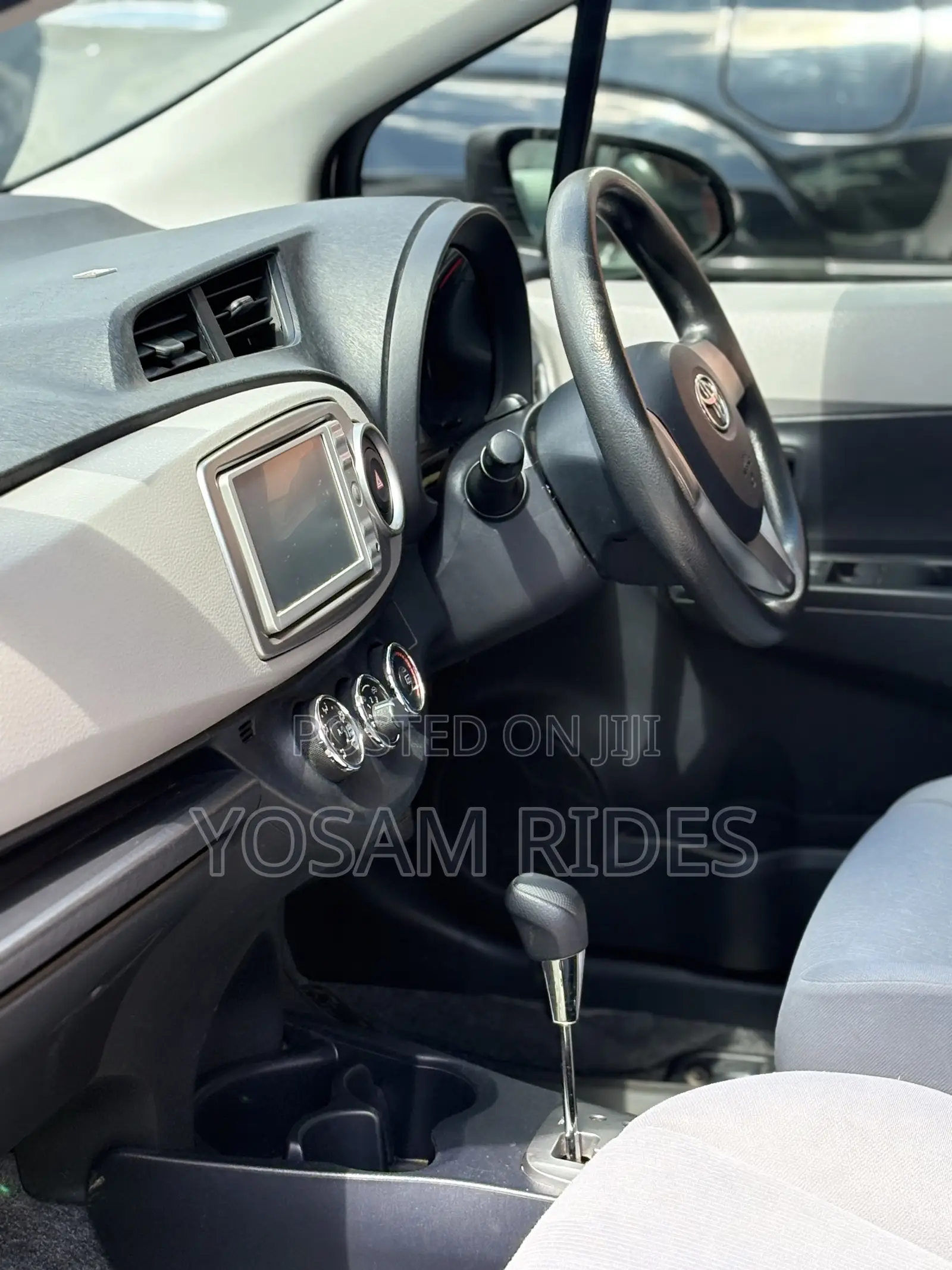 Toyota Vitz 1.5 FWD 5dr 2015 Silver