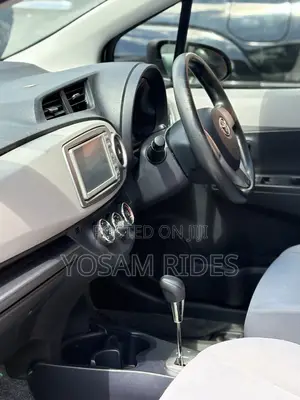 Toyota Vitz 1.5 FWD 5dr 2015 Silver