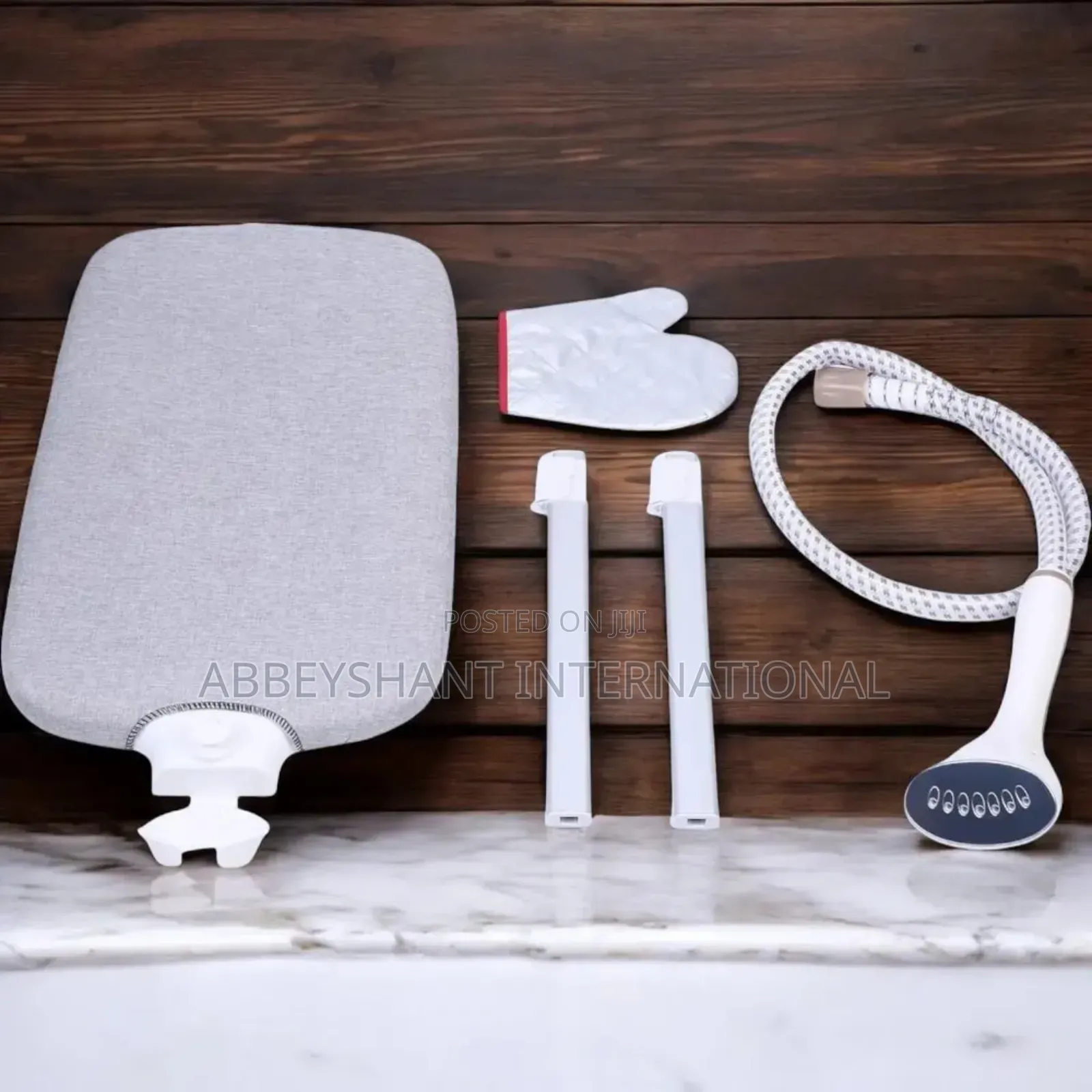 Sonashi 1800w Garment Steamer and Ironing Board/Adjustable Poles.