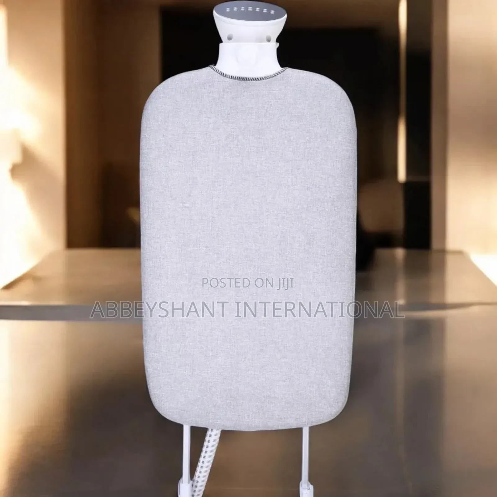 Sonashi 1800w Garment Steamer and Ironing Board/Adjustable Poles.
