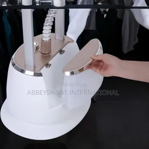 Sonashi 1800w Garment Steamer and Ironing Board/Adjustable Poles.