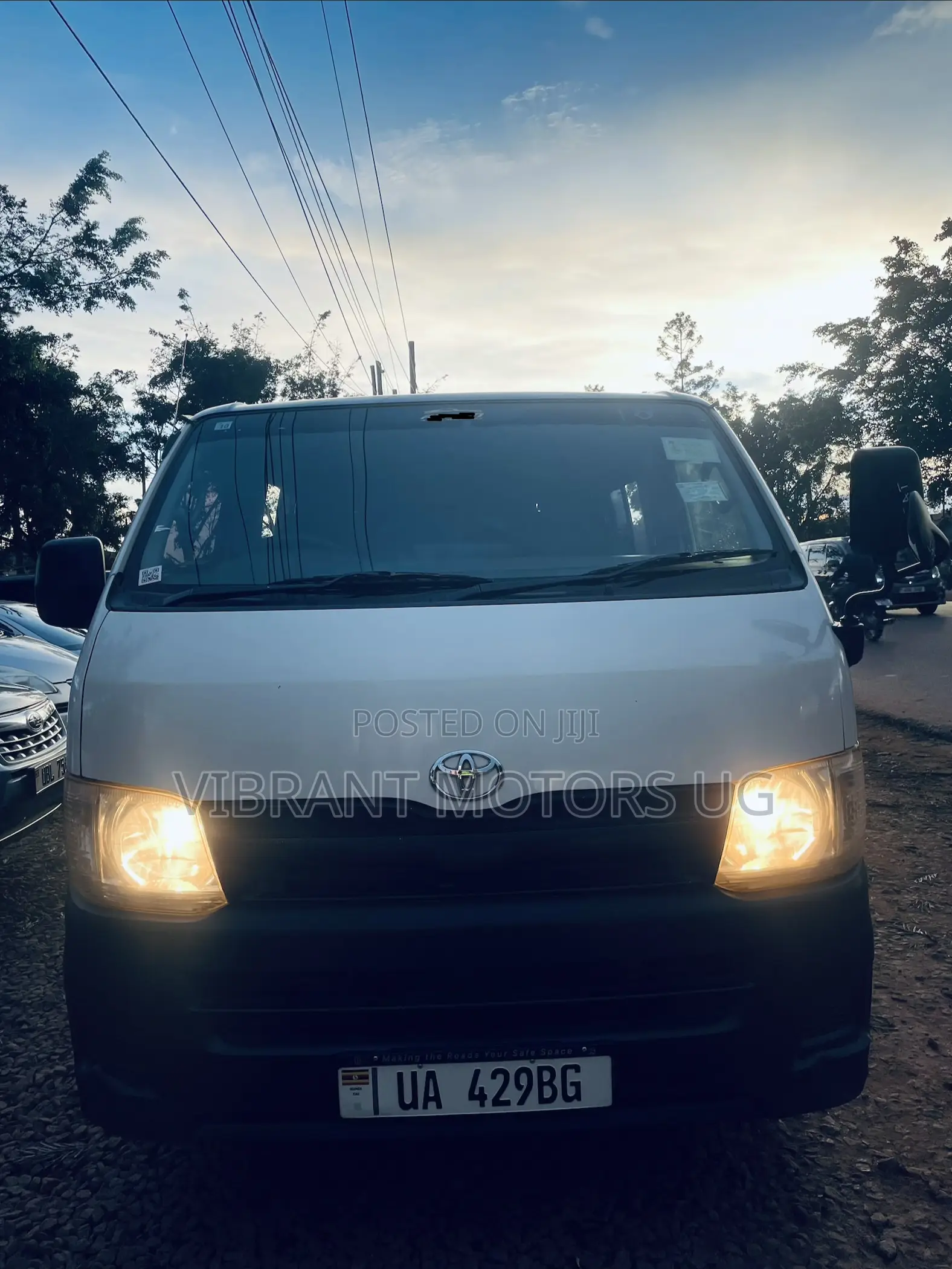 Toyota HiAce 2011 White