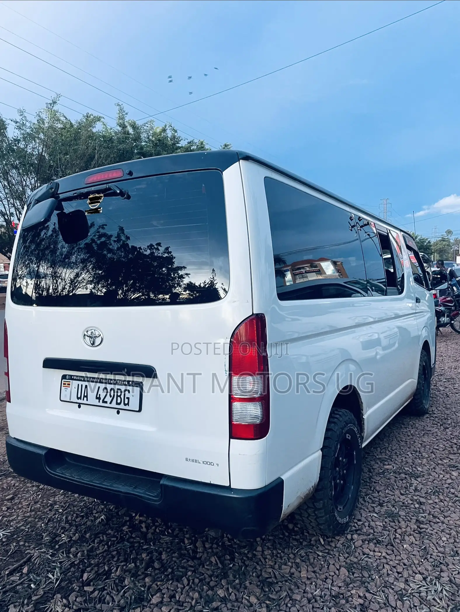 Toyota HiAce 2011 White