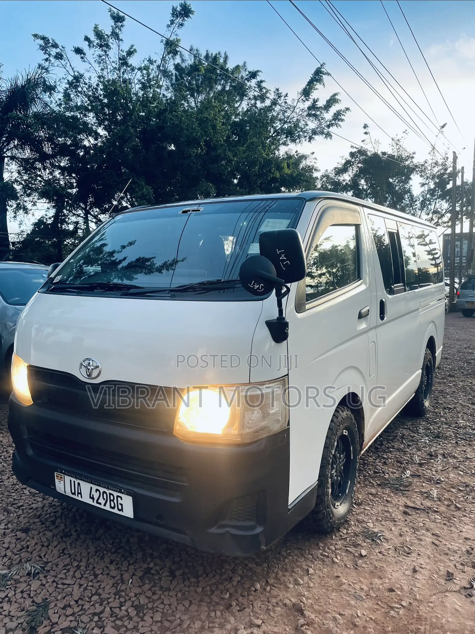 Toyota HiAce 2011 White