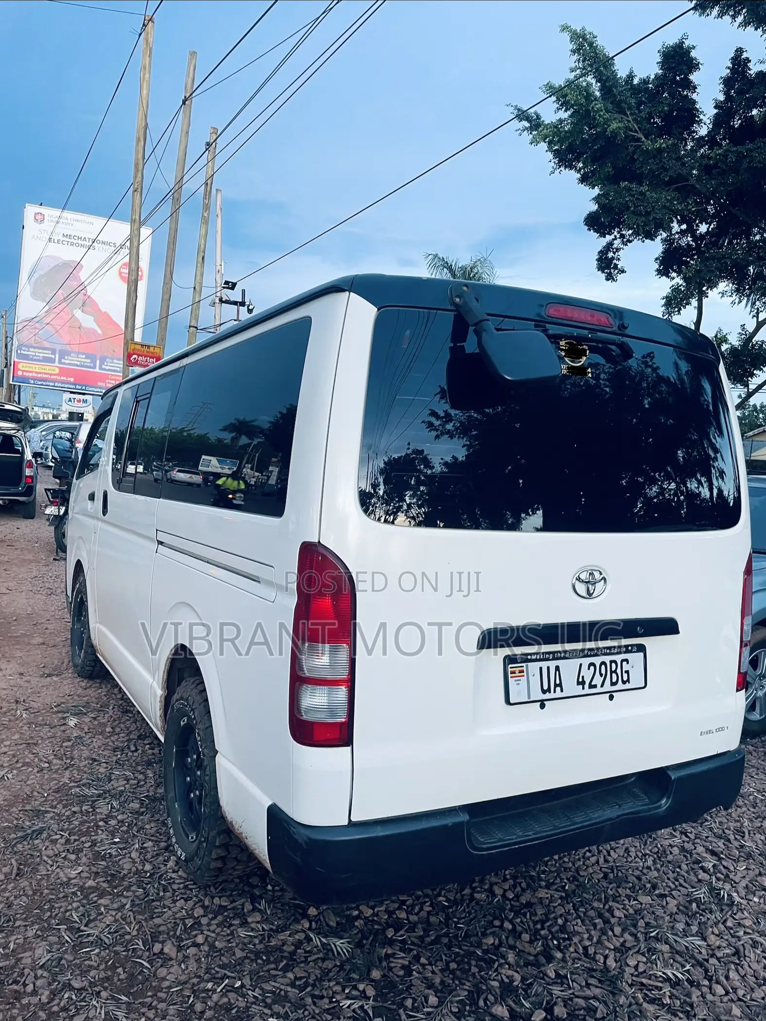 Toyota HiAce 2011 White