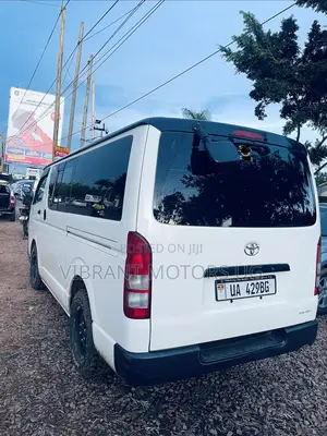 Toyota HiAce 2011 White