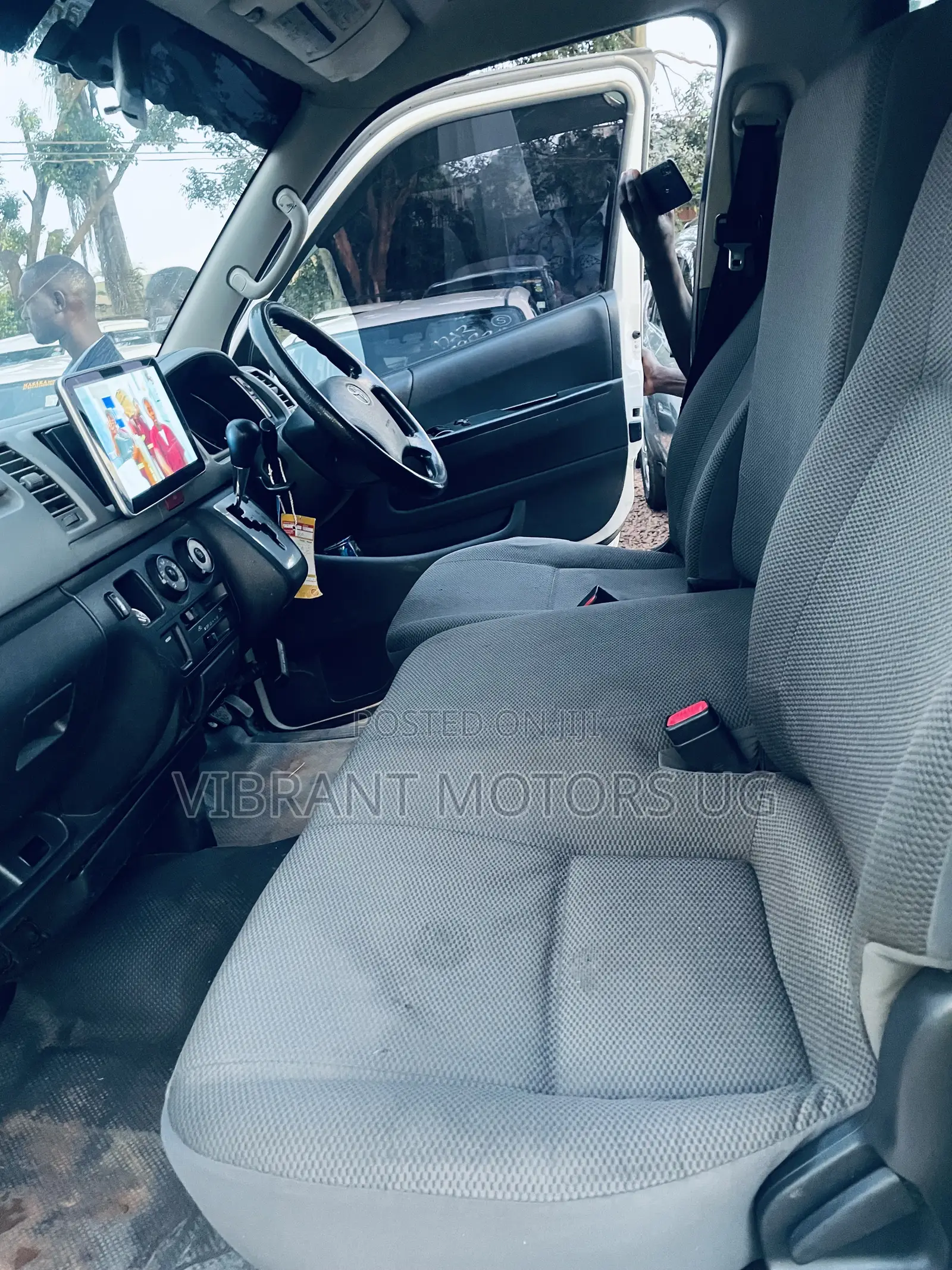 Toyota HiAce 2011 White