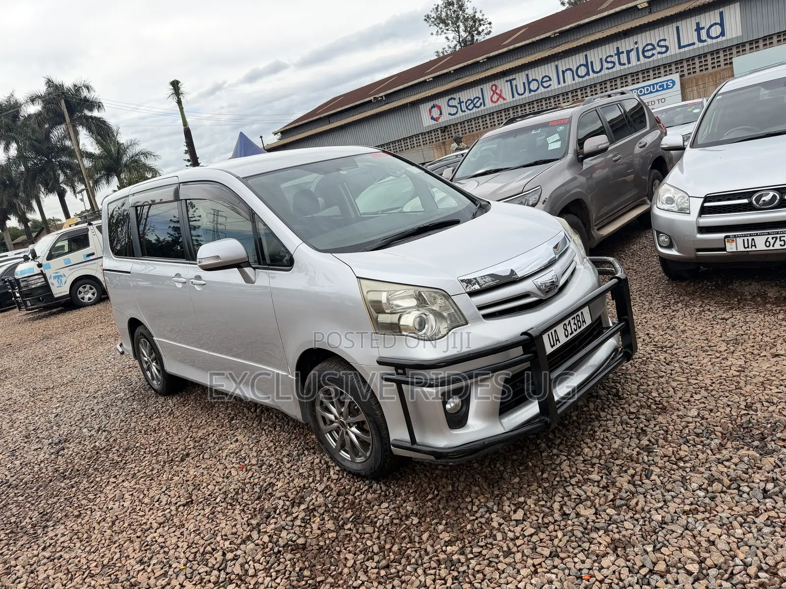 Toyota Noah 2011 Silver