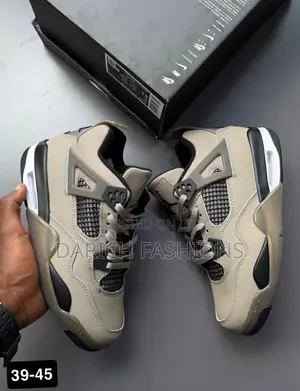 Nike Air Jordan 4 Retro